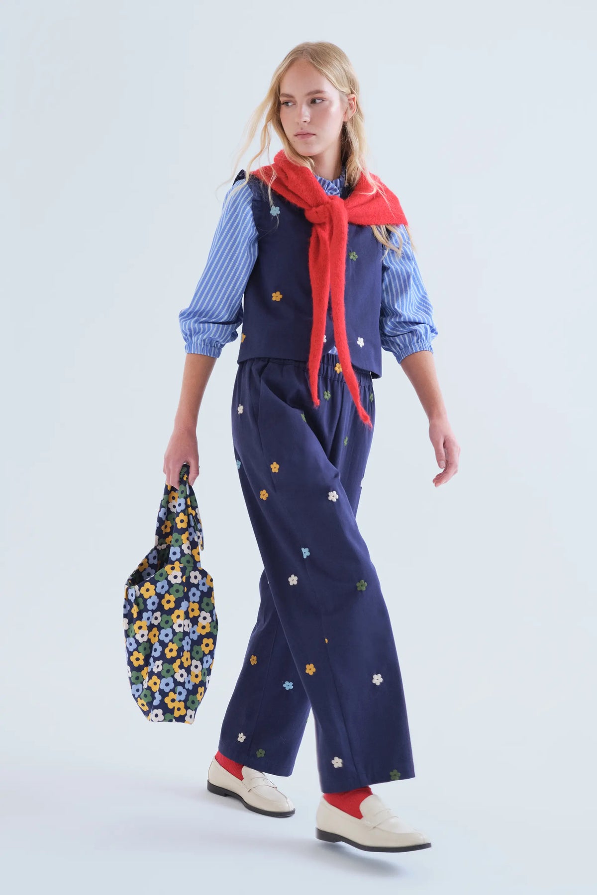 Pantalone 100% cotone blu navy con ricamo floreale