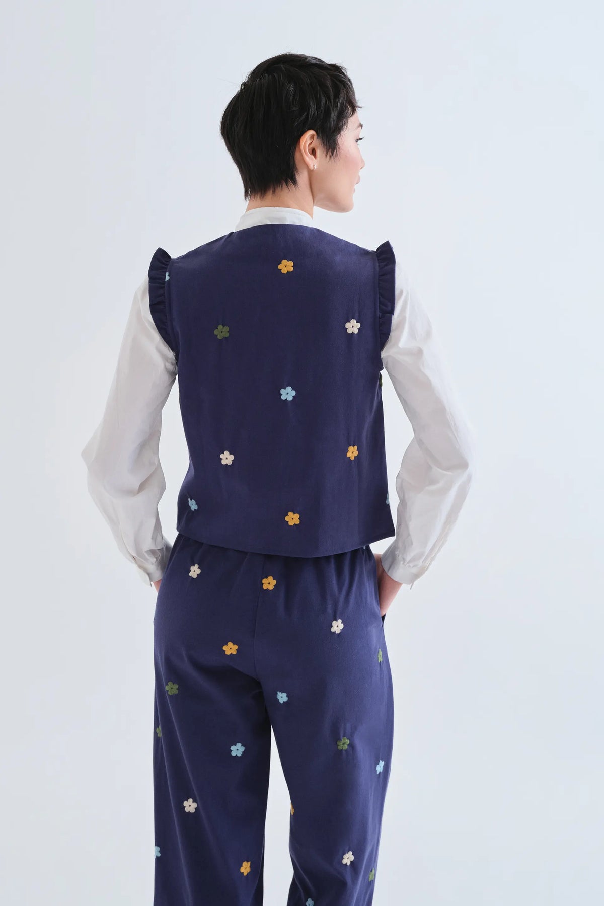 Gilet 100% cotone blu navy con ricamo floreale
