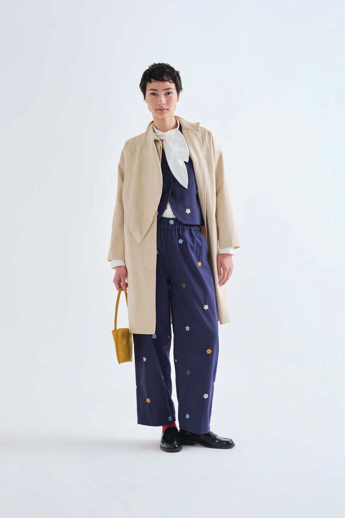 Gilet 100% cotone blu navy con ricamo floreale