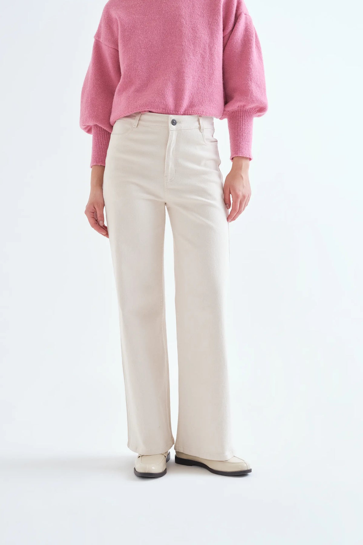 Pantalón vaquero blanco crudo con bolsillos de corazones
