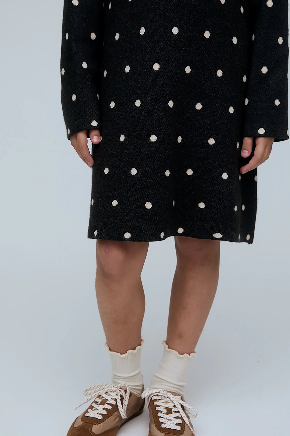 Vestido corto de niña con estampado de puntos mini verde