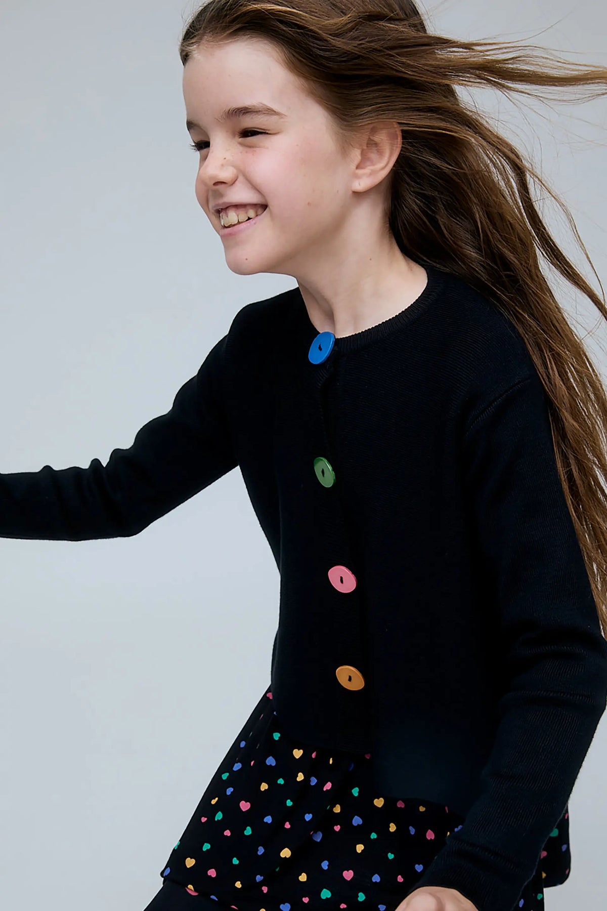 Cardigan nero da bambina con bottoni multicolore