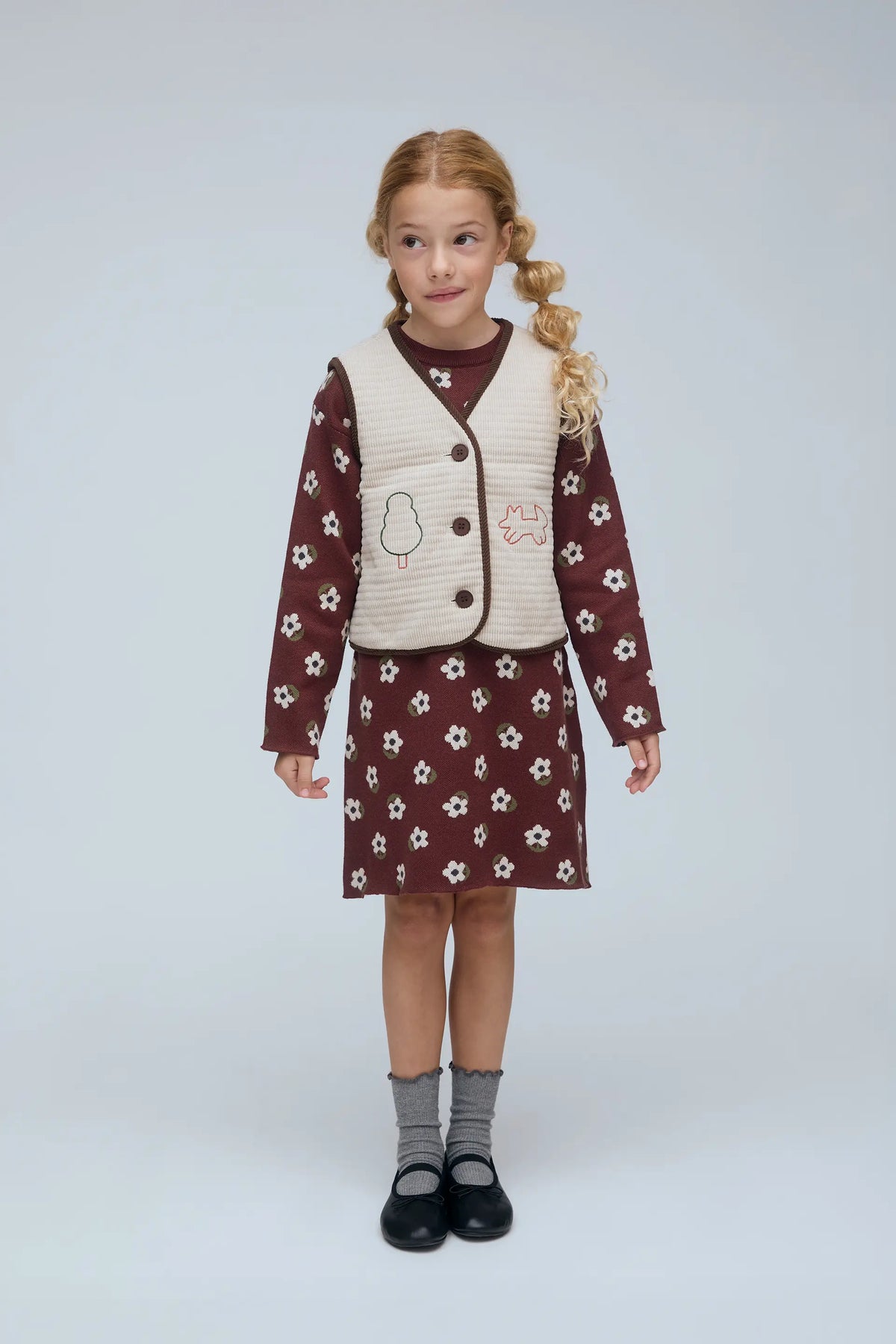 Chaleco de niña con bordado árbol y volpe