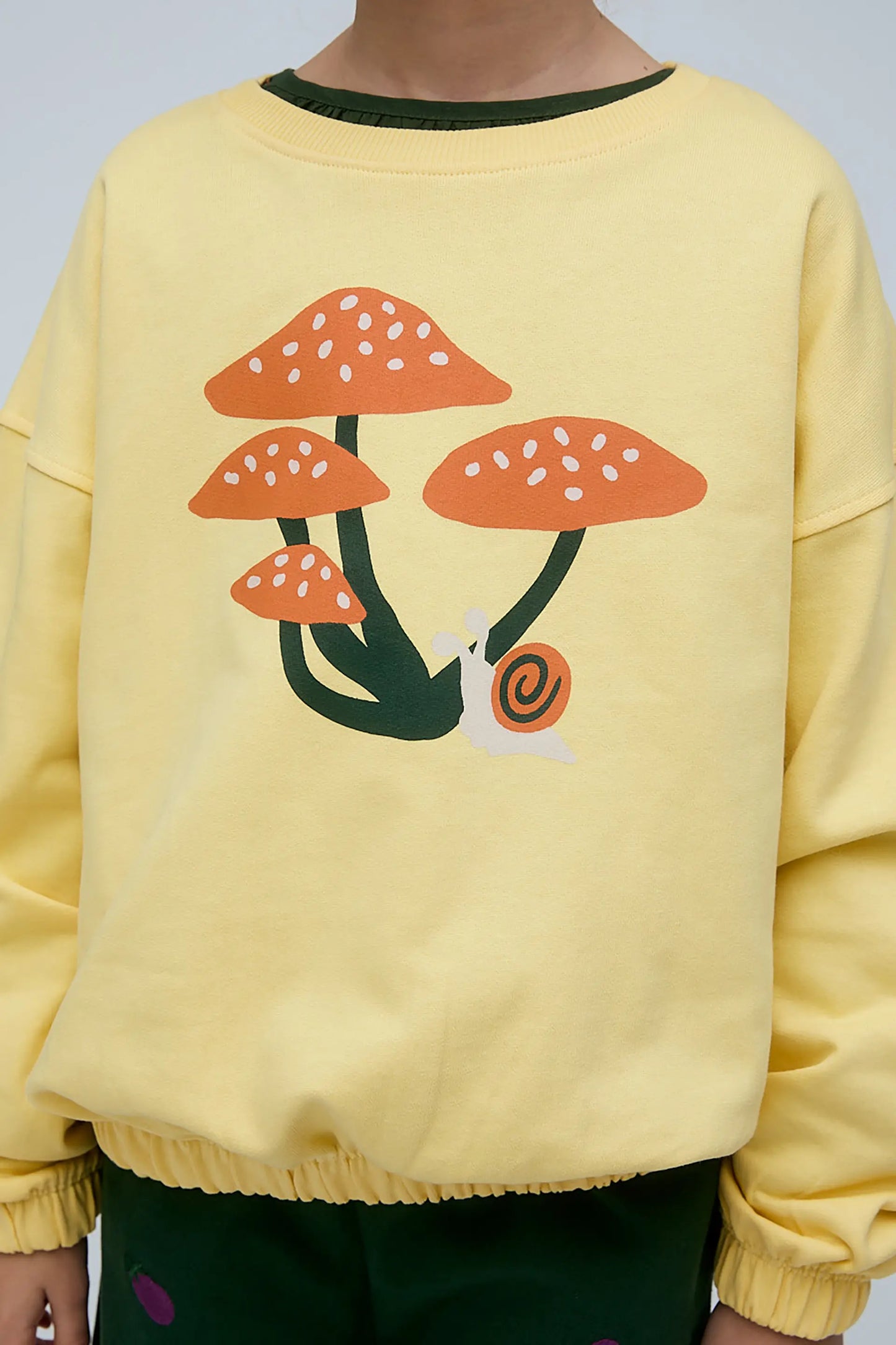 Girls' 100% cotton yellow sweatshirt with mushroom print