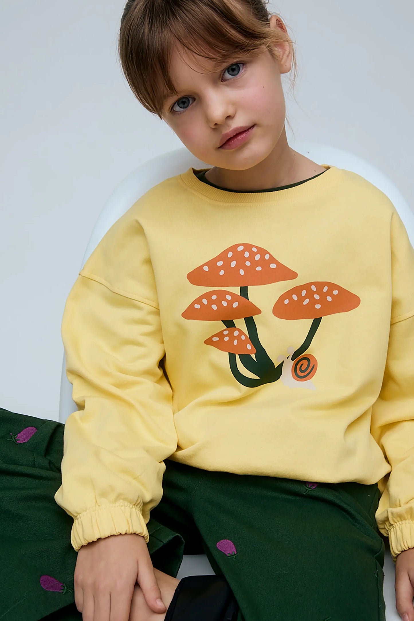 Girls' 100% cotton yellow sweatshirt with mushroom print