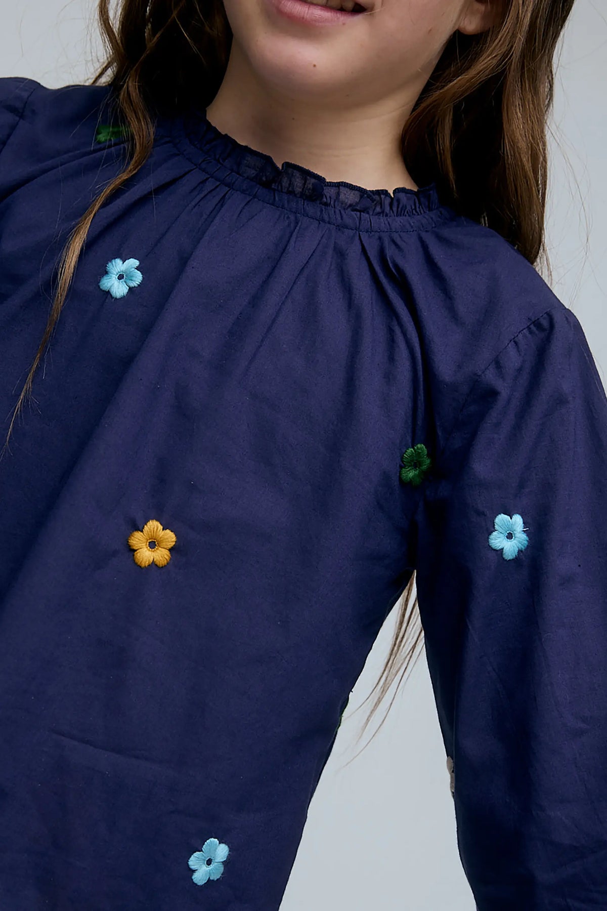 Top de niña 100% algodón con bordado de flores multicolor