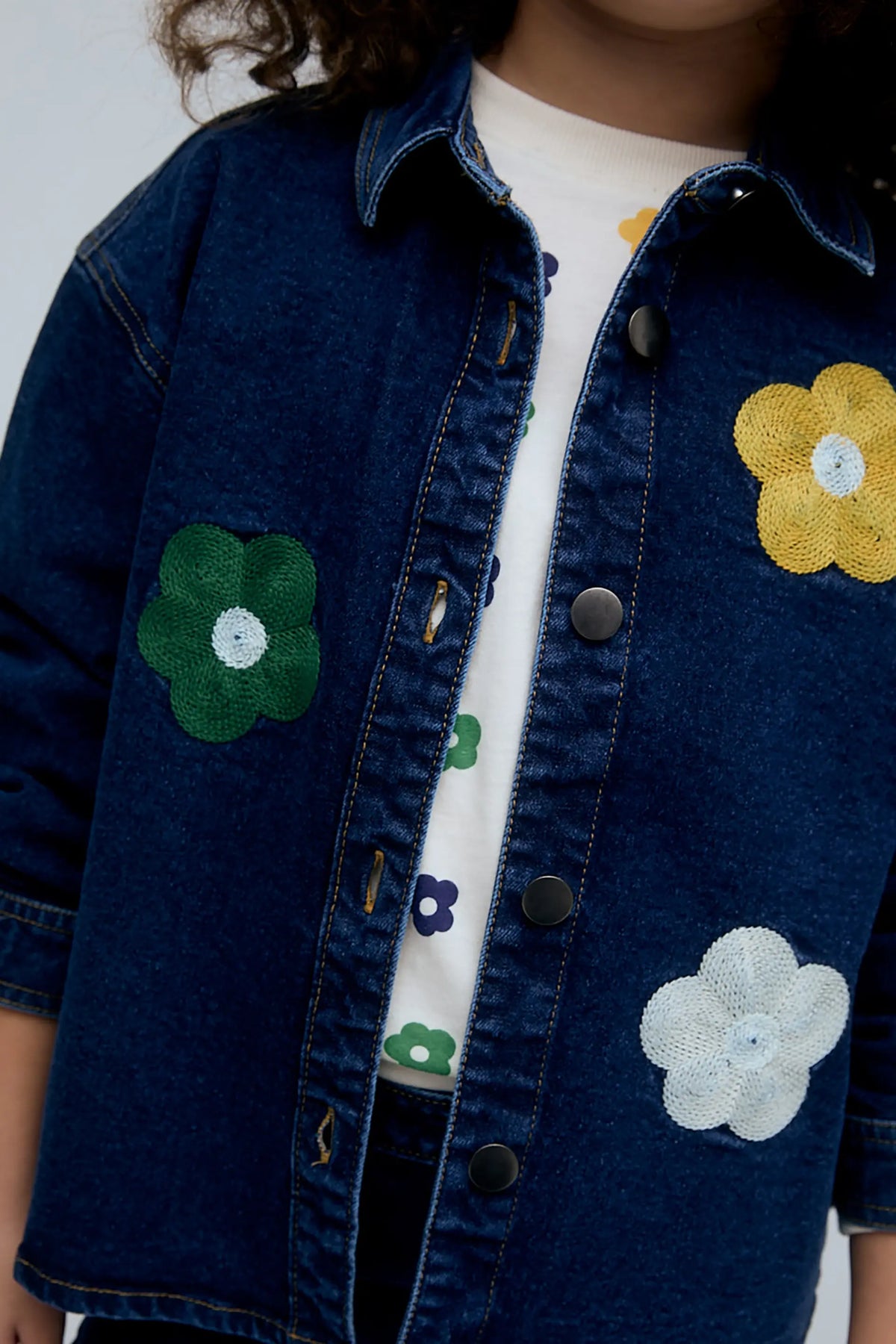 Camicia-giacca di jeans da bambina con ricamo Euphonia